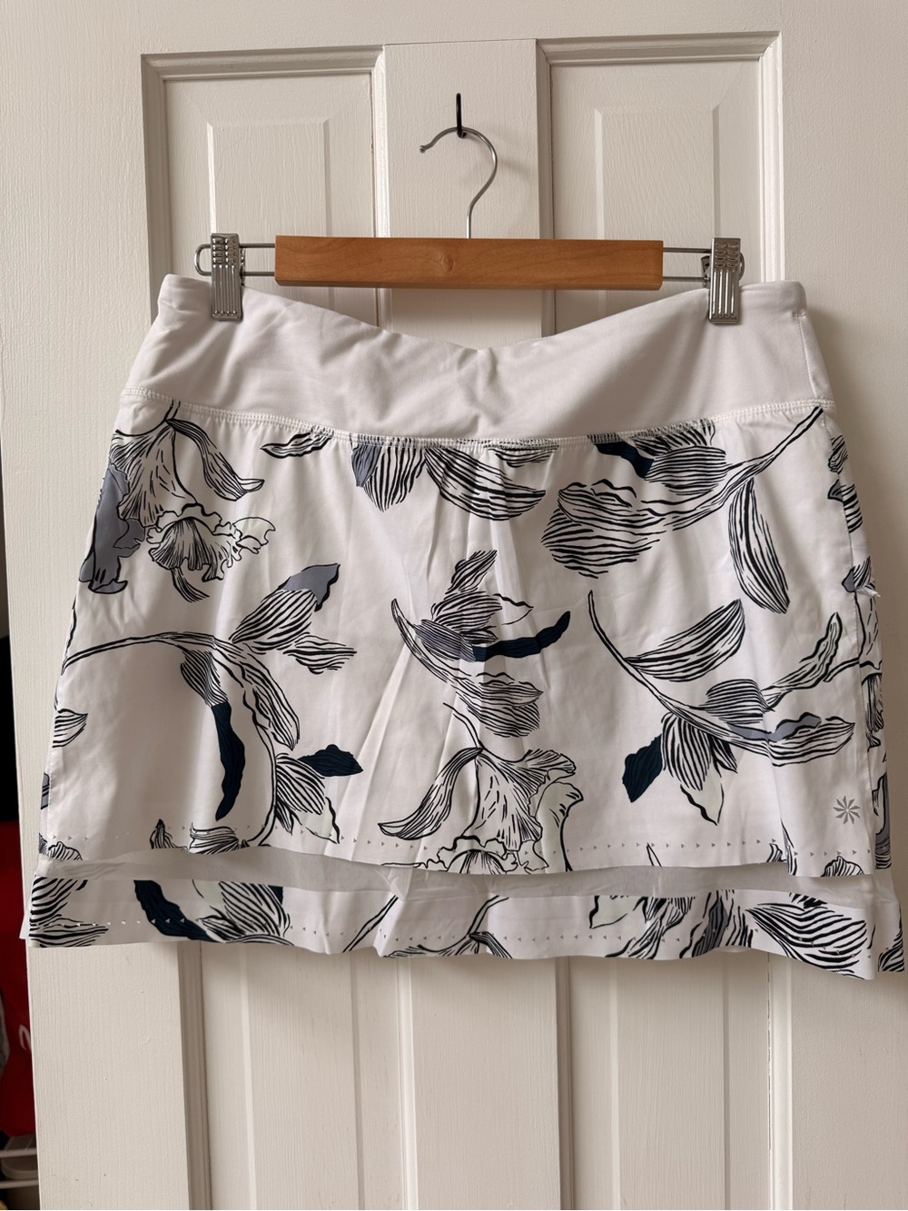 Athleta White Floral Print Skort with Navy Accents